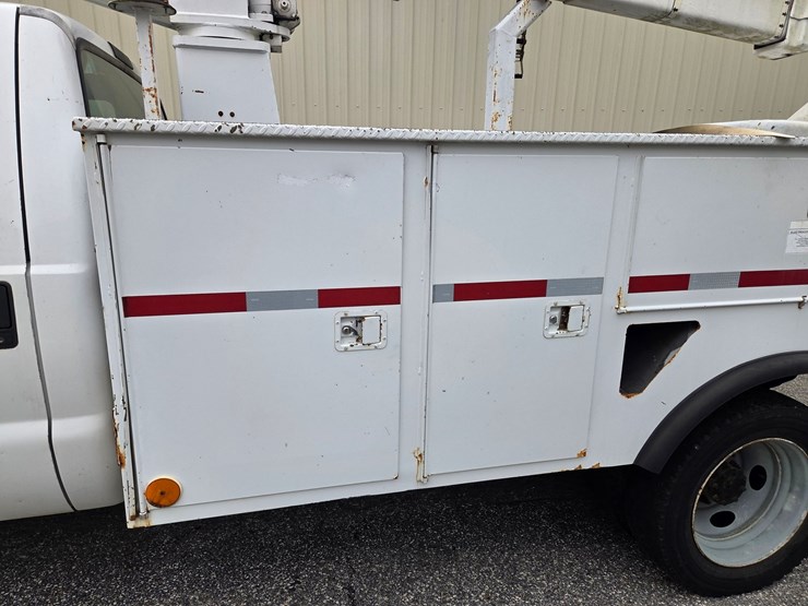 #4-•-2005-f-550-ford-small-bucket-truck-/-vin:-1fdaf56p16eb42272-/-75,475-miles-image-9