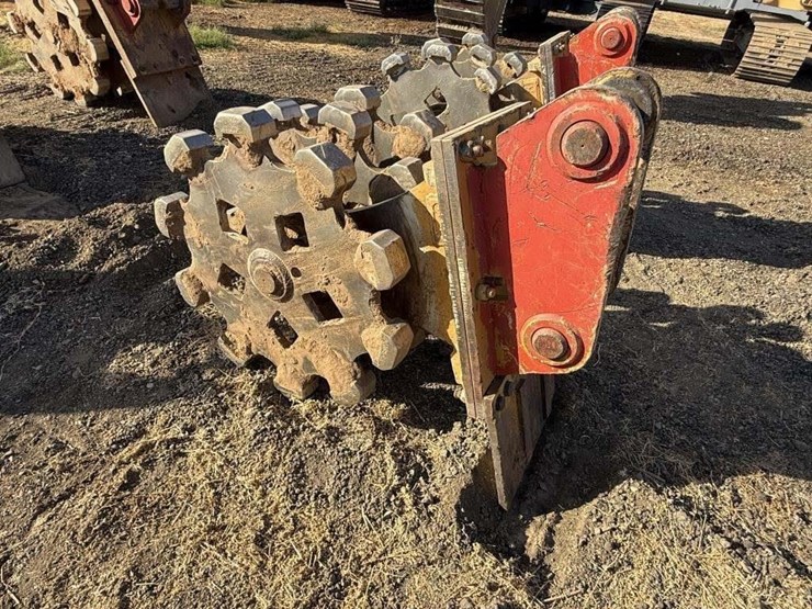 cat-24"-excavator-compaction-wheel-image-1
