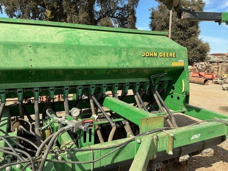 john-deere-1560-14'-pull-grain-drill-image-11