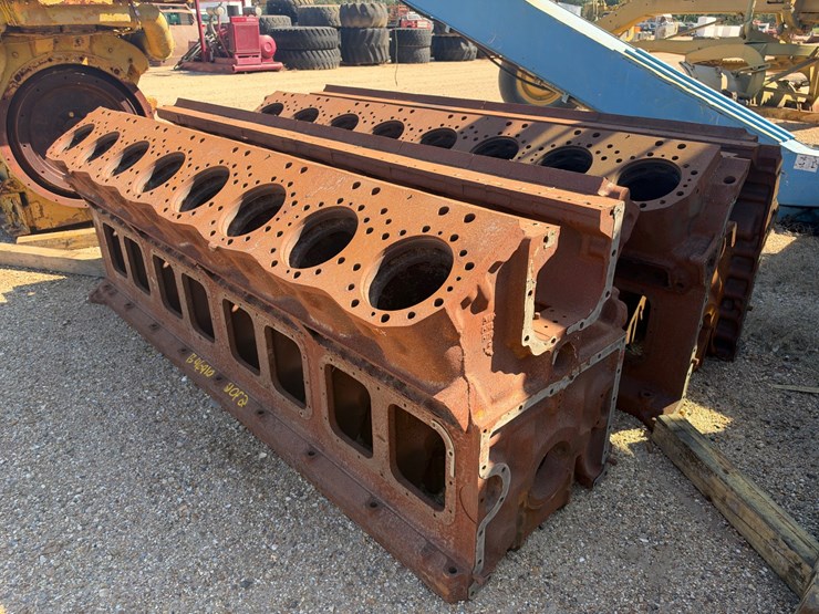 #46910-•-(2)-16-cylinder-engine-blocks-image-1