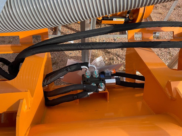 #4068-•-landhonor-double-discharge-concrete-mixer-attachment-image-11