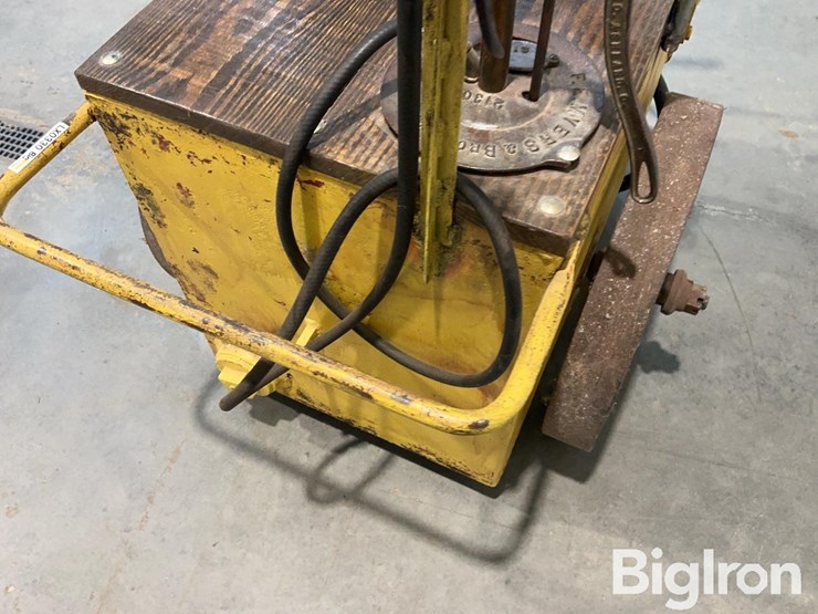 richfield-antique-portable-lube-cart-image-20