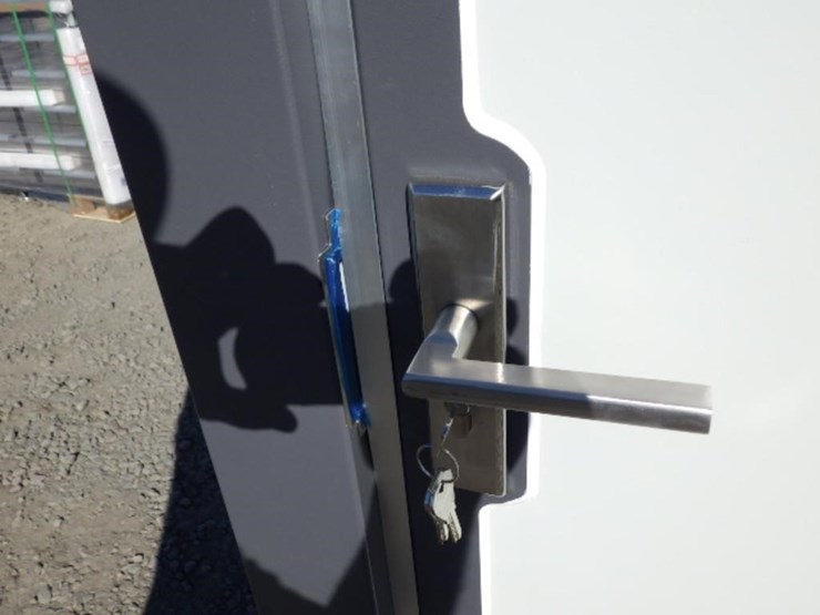 double-stall-portable-toilet-image-6