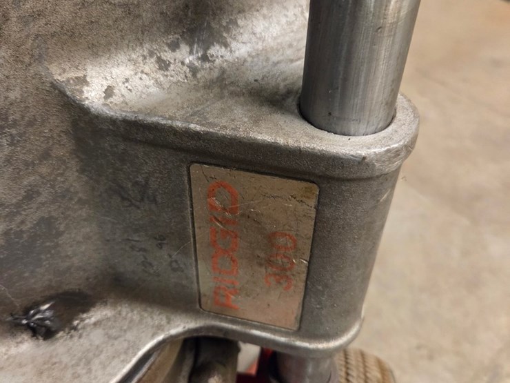#40-•-rigid-300-pipe-threader-with-hand-truck-image-4
