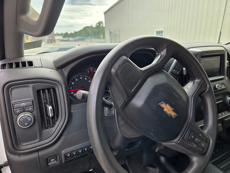#6-•-2022-chevrolet-2500-service-truck-/-vin:-1gbowle71nf140105-/-68.050-image-28