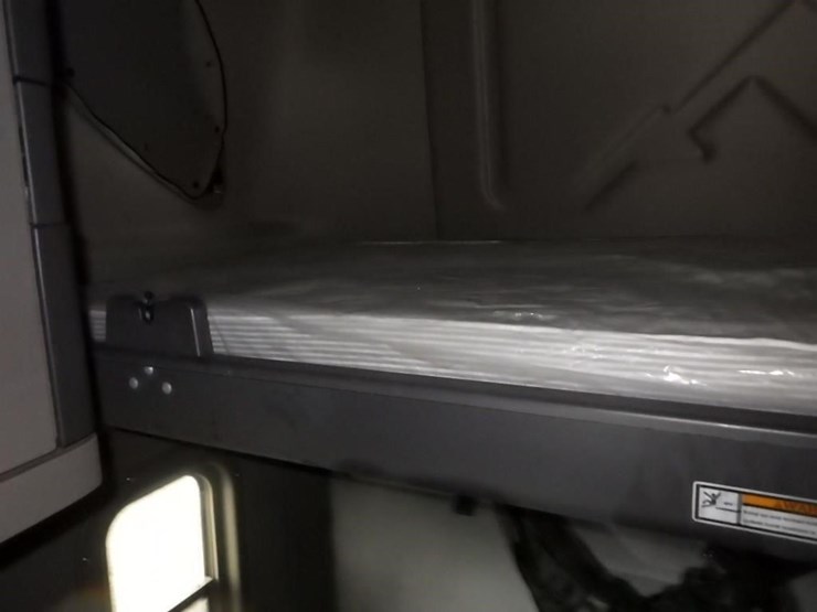 2018-freightliner-cascadia-3-axle-sleeper-truck-image-33