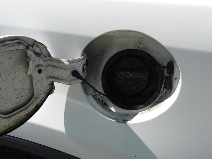 2016-toyota-rav4-xle-image-6