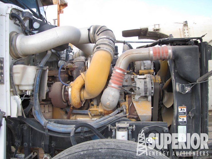 2005-peterbilt-378-t/a-day-cab-road-haul-truck-image-6