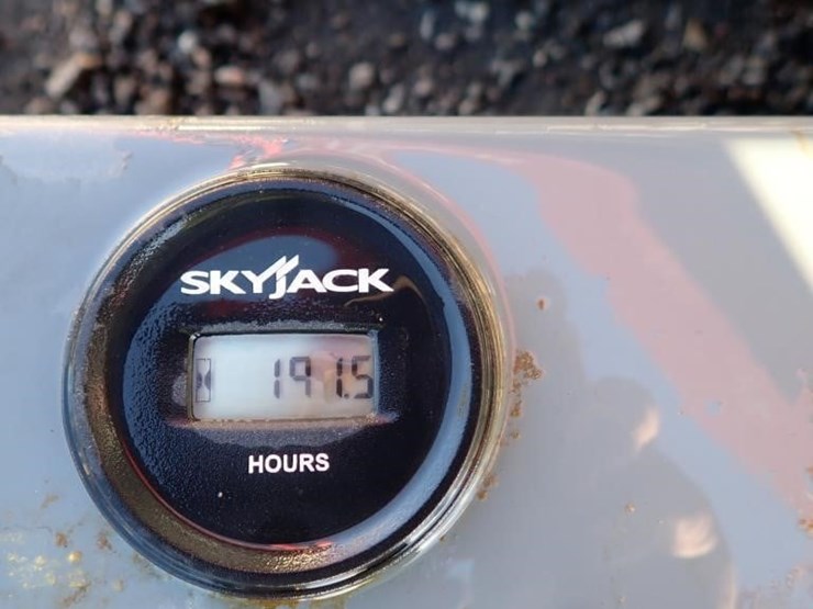 2018-skyjack-sj1113219-scissor-lift-image-15