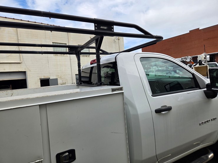 #6-•-2022-chevrolet-2500-service-truck-/-vin:-1gbowle71nf140105-/-68.050-image-16
