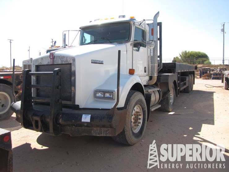 2013-kenworth-t800-t/a-bed-winch-truck-w/lift-axle-image-2