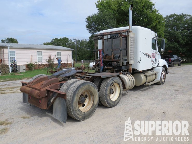 2007-freightliner-columbia-t/a-winch/vac-truck-w/60"-sleeper-cab-image-4