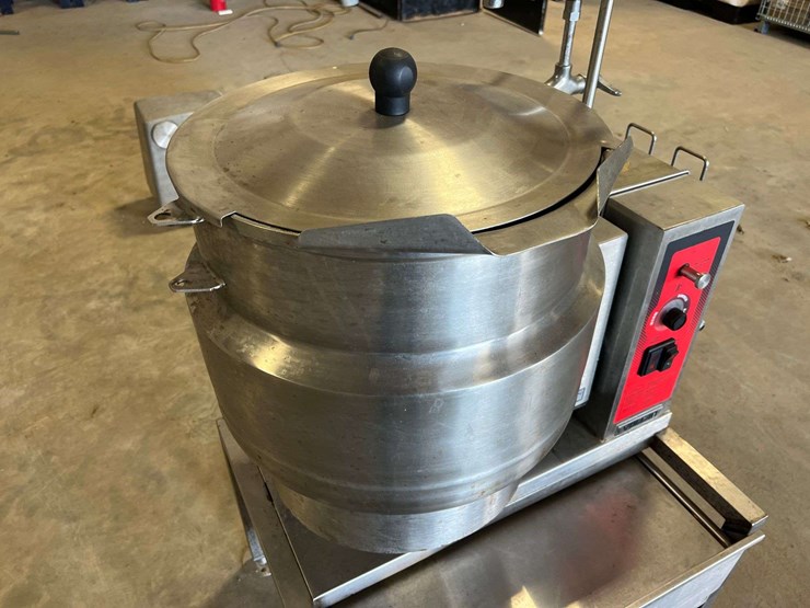 vulcan-k12ett-electric-tilting-steam-kettle-w/-stand-image-14