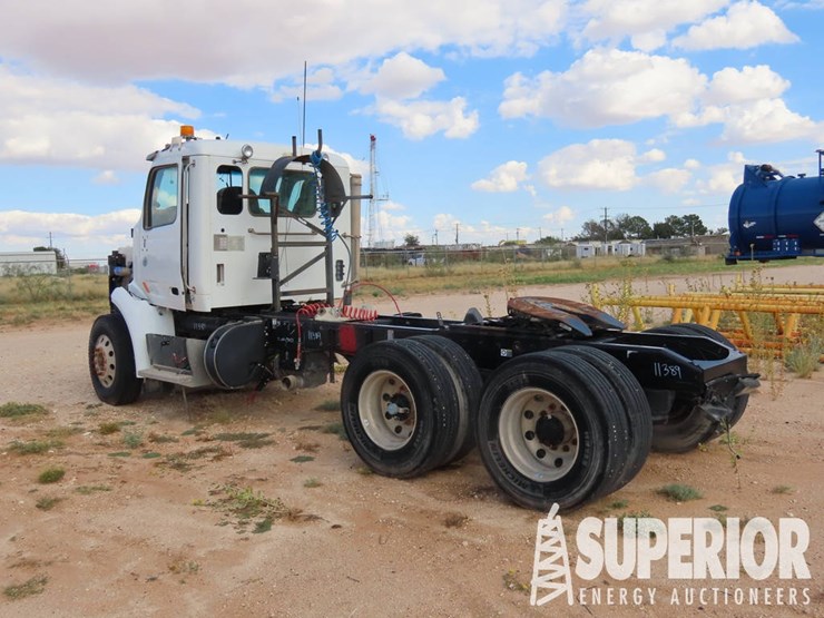 2018-peterbilt-567-t/a-truck-tractor-w/day-cab-image-4
