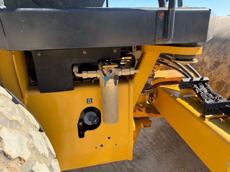 2016-caterpillar-cs54b-84”-vibratory-smooth-drum-compactor-(1,074-hours)-image-19