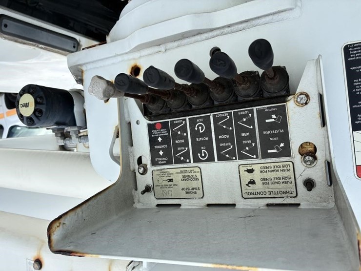 2013-ford-f550-image-13