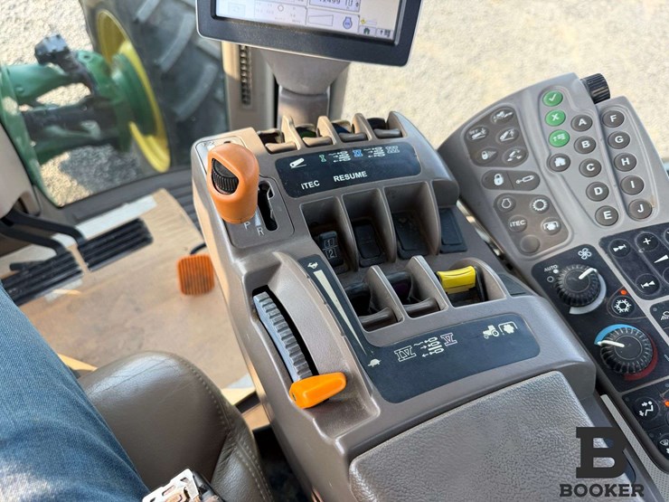 2011-john-deere-8335r-tractor-image-93