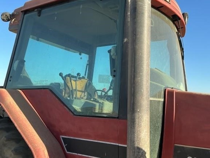 case-ih-7210-tractor-image-9