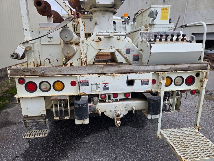#2-•-2005-international-4400-truck---2005-international-pole-truck-/-vin:-1htmkaan35h167251-/-55,644-miles-image-11