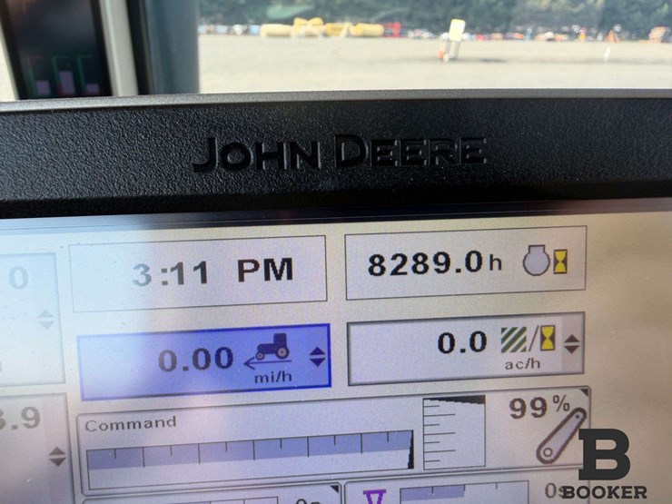2011-john-deere-8335r-tractor-image-96