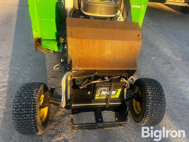 john-deere-x700-lawn-tractor-image-14