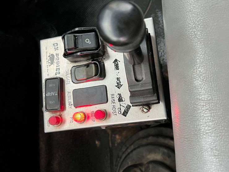 2007-international-7400-tandem-axle-dump-truck-(181,761-miles)-image-19