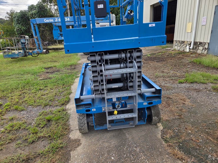 #11-•-genie-g5-3246-scissor-lift-/-52-hours-image-8