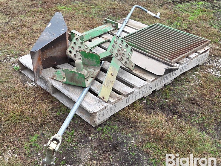 john-deere-tractor-parts-&-vittetoe-chaff-spreader-part-image-1