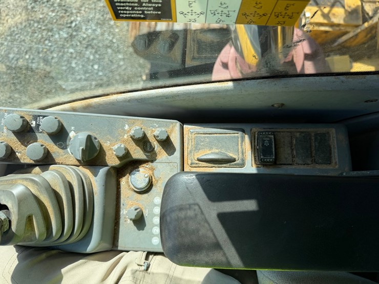 #4098-•-2015-john-deere-870g-lc-excavator-image-156