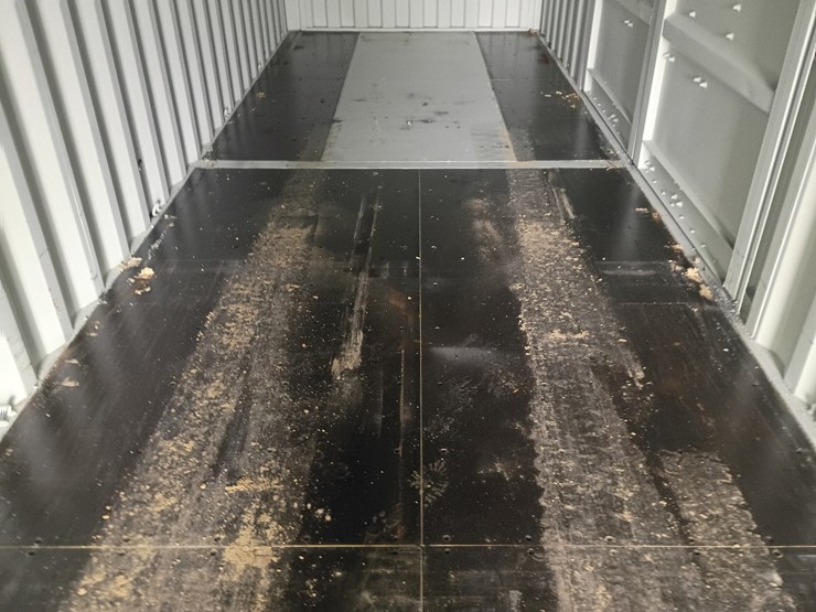 #l111-000-•-40ft-container-[damaged]-image-13