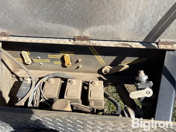 jesse-1000-gal-pull-type-sprayer-image-12
