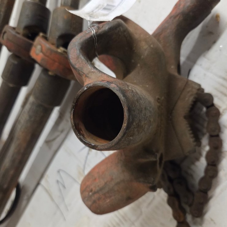 #79 • Rigid chainsaw pipe vice