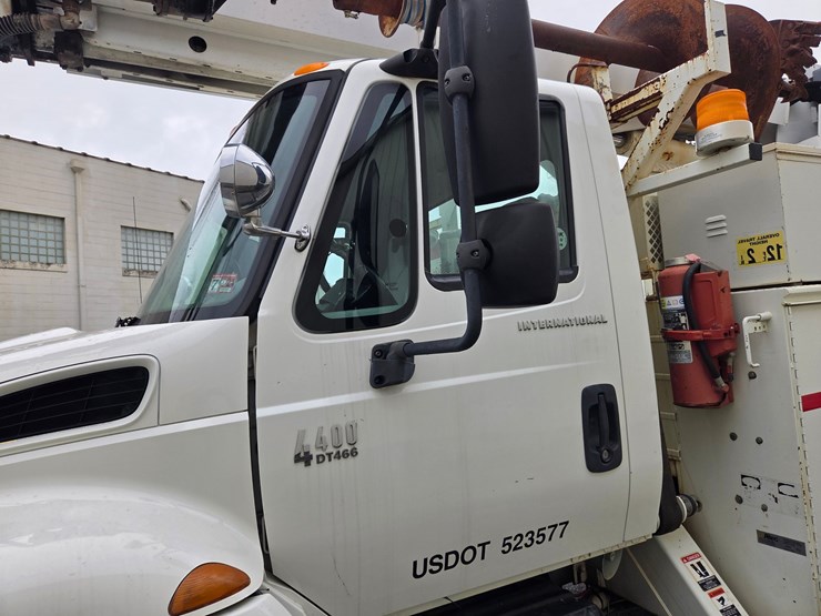 #2-•-2005-international-4400-truck---2005-international-pole-truck-/-vin:-1htmkaan35h167251-/-55,644-miles-image-7