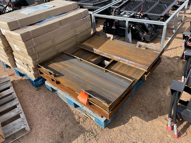 #4132-•-landhonor-skid-steer-universal-adapter-plate-image-1
