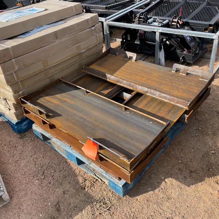 #4132 • LandHonor Skid Steer Universal Adapter Plate