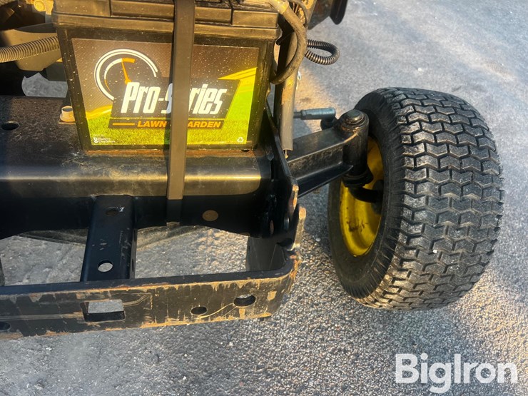 john-deere-x700-lawn-tractor-image-13