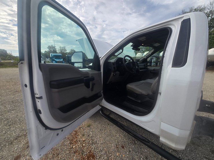 2021-ford-f350-image-29