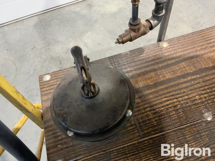 richfield-antique-portable-lube-cart-image-17