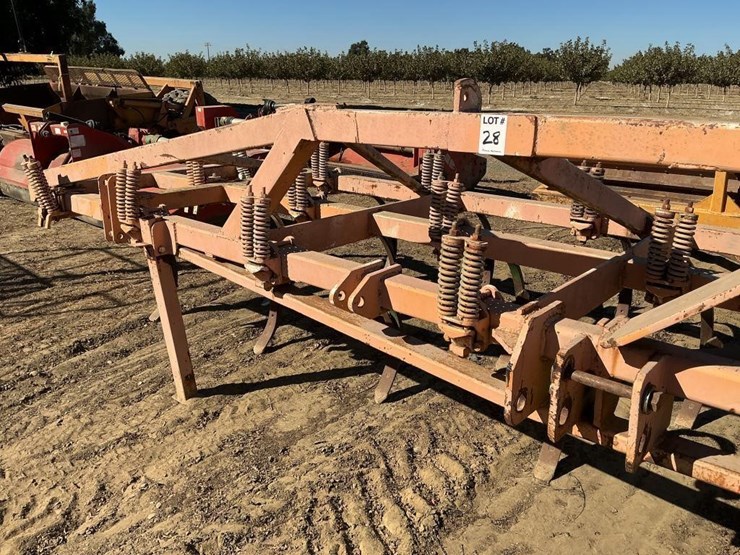 custom-24'-3-pt-vibra-shank-chisel-image-7