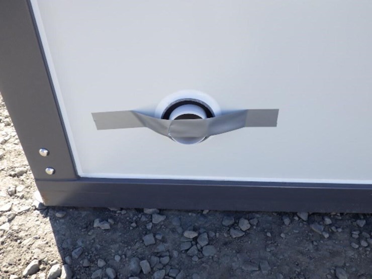 double-stall-portable-toilet-image-15