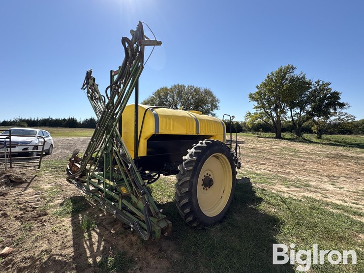 jesse-1000-gal-pull-type-sprayer-image-5