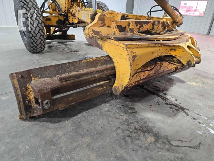 1979-deere-772a-image-12