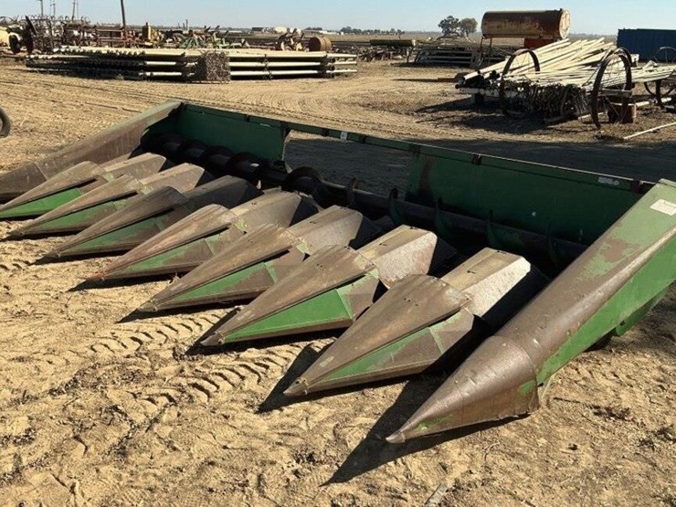john-deere-843-8-row-corn-header-image-1