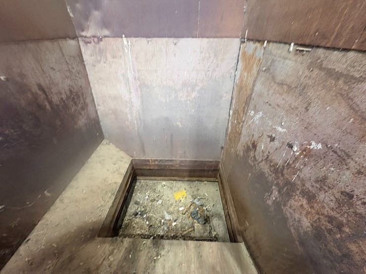 #42224-•-trash-compactor-image-27