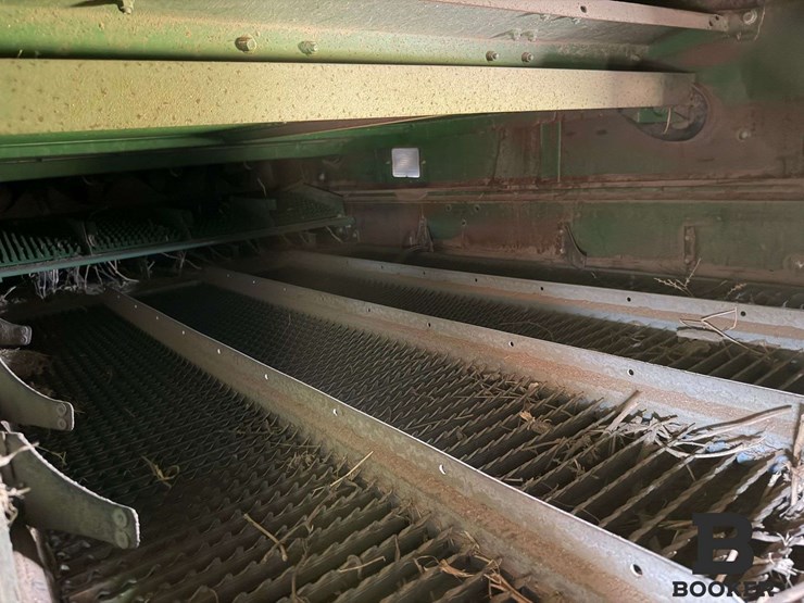 2012-john-deere-s670-combine-image-69