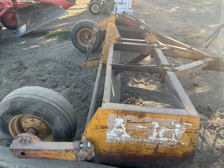 towner-12'-drag-box-scraper-image-4