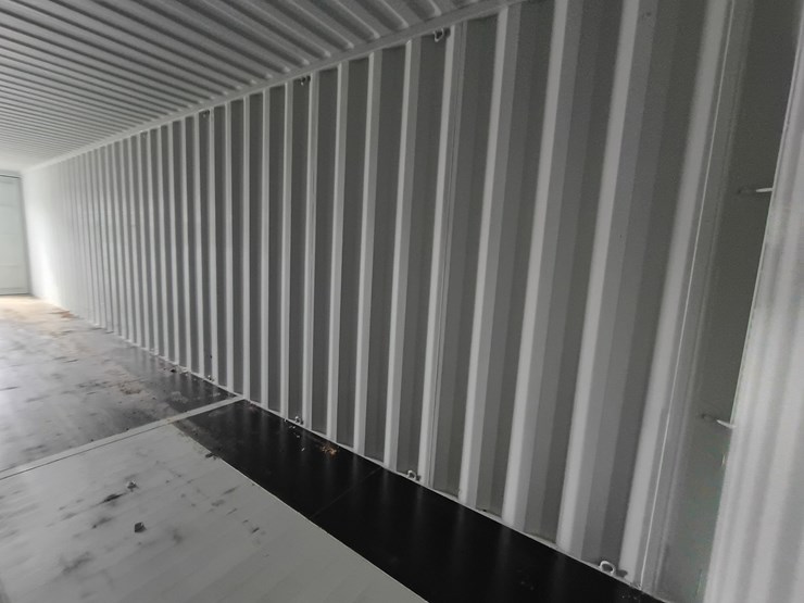 #l111-000-•-40ft-container-[damaged]-image-17