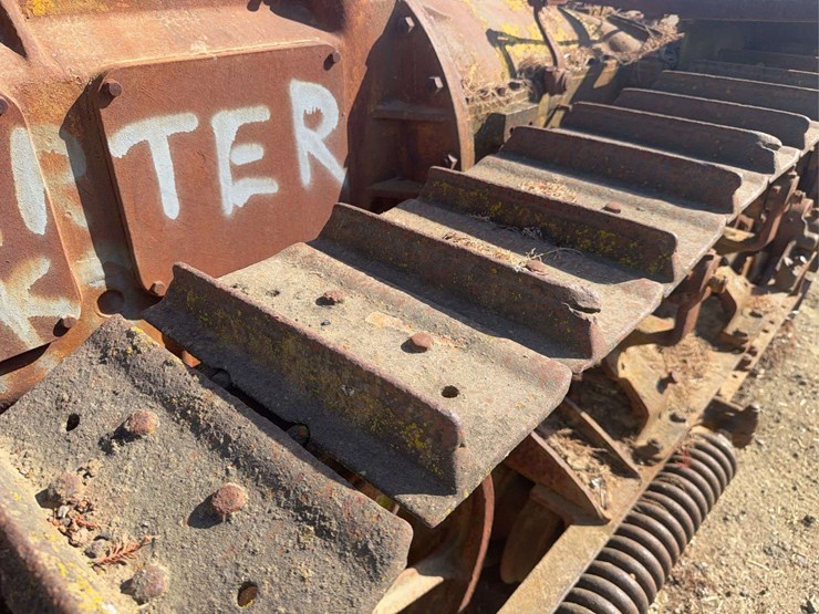 caterpillar-thirty-image-5