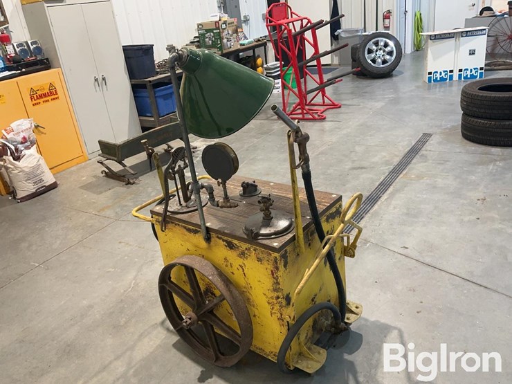 richfield-antique-portable-lube-cart-image-6