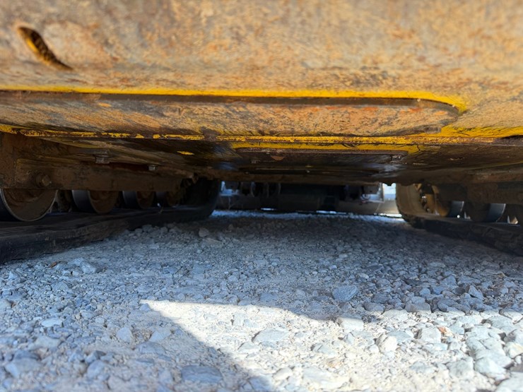 #4093-•-2023-new-holland-c334-tracked-skid-steer-image-49